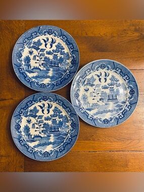 3 Antique Blue Willow Transferware Dinner Plates Blue White Chinoiserie 9" Japan